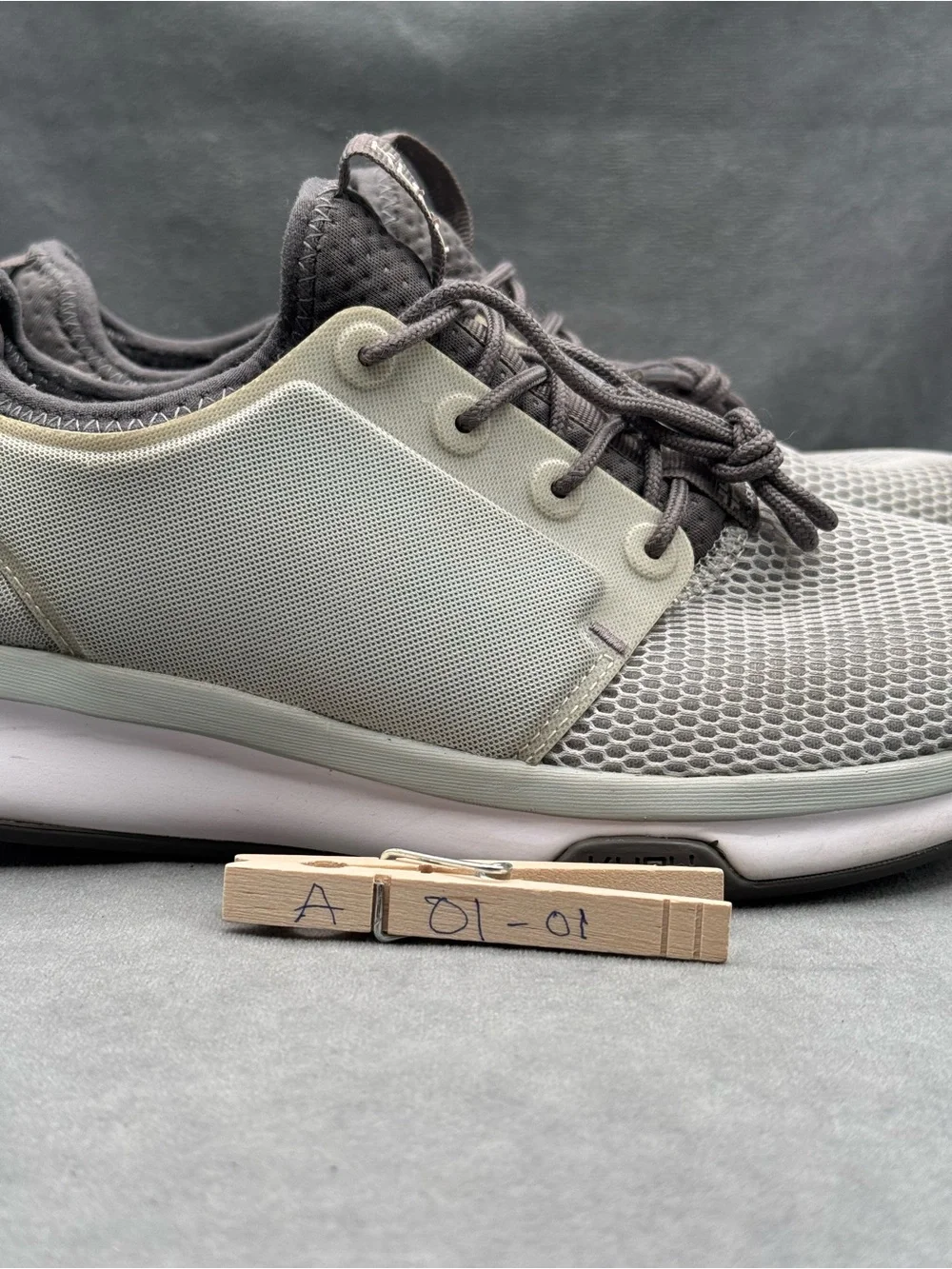 KURU Atom Sneakers Women’s Size 8 Cloud Gray White Iron Gray Walking Comfort